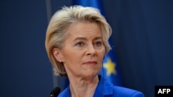 Президент Еврокомиссии Урсула фон дер Ляйен указала на то, что полномасштабным вторжением в Украину Россия совершила «одно из самых серьезных нарушений: преступление агрессии»