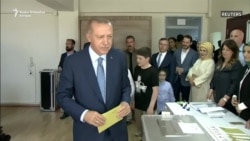 Erdogan glasa na izborima u Turskoj