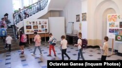 Majoritatea școlilor și-au deschis porțile pentru elevi în ciuda temerilor privind răspândirea noului coronavirus în rândul copiilor