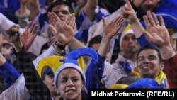 Navijači na utakmici reprezentacije BiH i Rumunije na kvalifikacijama za Evropsko prvenstvo, mart 2011. - ilustracija