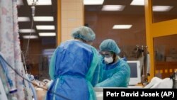 Загалом у світі інфіковано вже більш ніж 4,4 мільйона людей