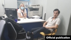 По данным правоохранительных органов Украины, Сухроб Каримов взял в заложники управляющую банка. 