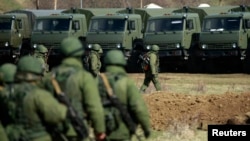 Російські військові в Криму, Сімферополь, 17 березня 2014 року