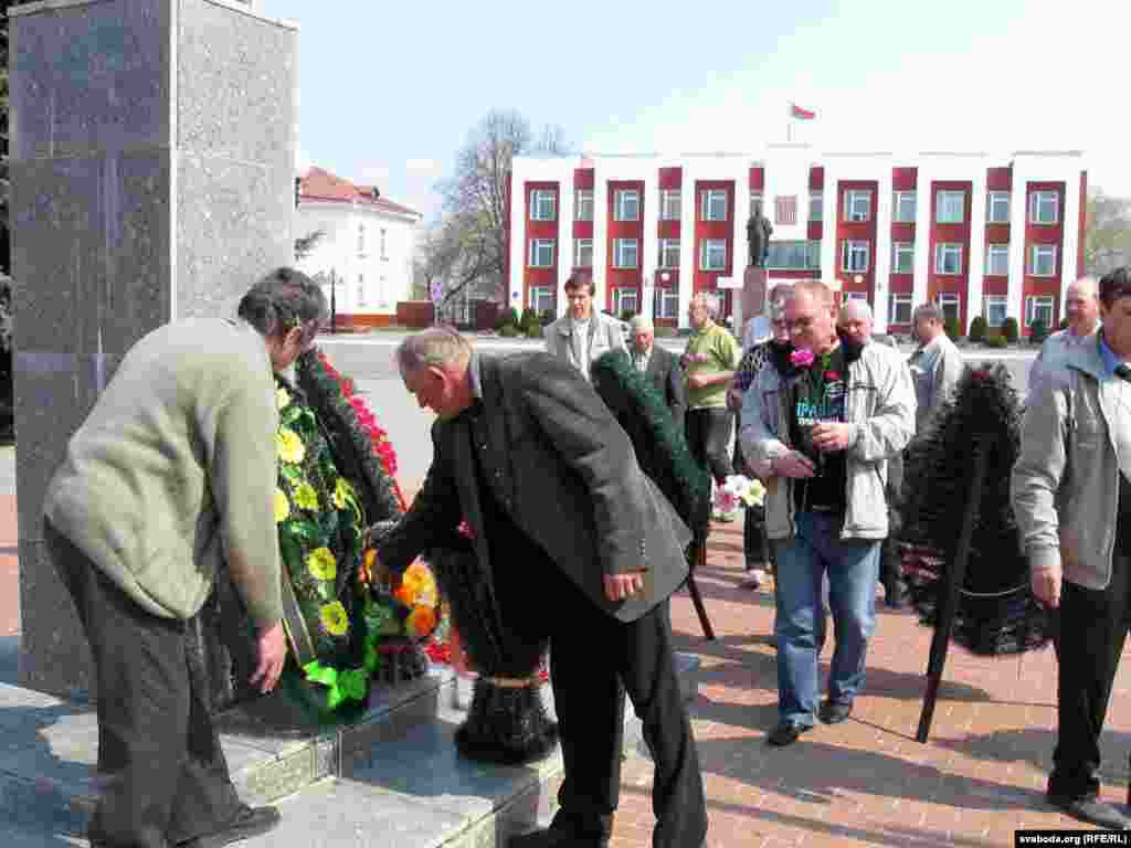 Belorusija - Opozicioni aktivisti posetili su černobiljsku zonu, 25. april 2011.
