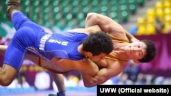 Азия чемпиондугунун коло байгесинин ээси Улукбек Жолдошбеков менен өзбекстандык Махмуджон Шавкатовдун чейрек финалдагы беттеши. 