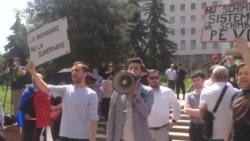 Protest în fața Parlamentului la Chișinău