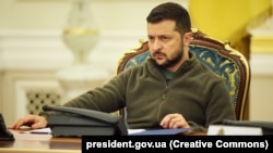 Președintele Ucrainei, Volodimir Zelenski, la reuniunea Consiliului de Securitate Națională și Apărare al Ucrainei. Kiev, 30 septembrie 2022