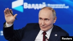 Очільник Росії Путін виступає під час щорічної міжнародної конференції дискусійного клубу «Валдай» у Сочі. Росія, 2 жовтня 2025 року