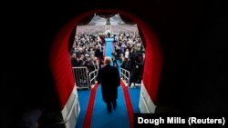 Президент США Дональд Трамп прибуває на церемонію інавгурації поблизу Капітолию, 20 січня 2017 року