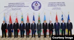 Официальная фотография со встречи президентов на заседании Совета глав государств СНГ в Ашхабаде, 2012-й год