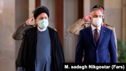 Iranski predsednik Ebrahim Raisi (L) dočekao je premijerka Iraka Mustafu al-Kadimija u Tehranu, 12. septembar 2021.