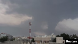 Dim iznad luke Hodeidah u Jemenu, 29. septembar 2024.