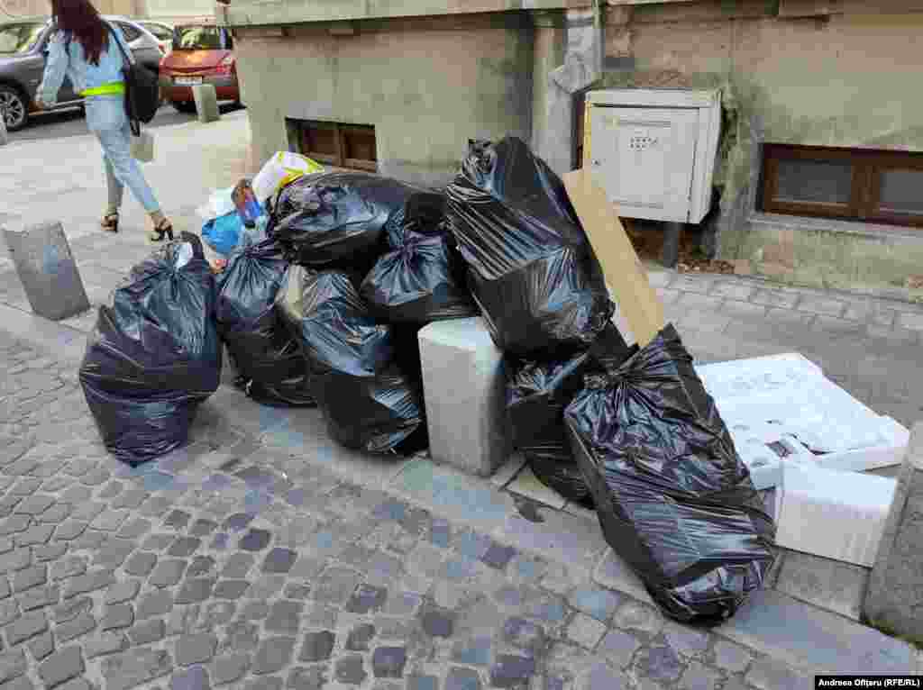 După 6 zile de mizerie pe stradă și declarații contradictorii, Romprest a anunțat, în weekend, că &bdquo;situația de blocaj a fost dezamorsată&quot;. În 2019, Romprest a avut o cifră de afaceri de 241 milioane de lei, profitul de 23,7 milione de lei și 2.500 de angajați.