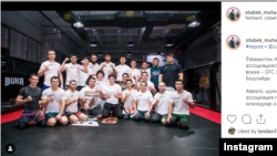 Отабек Умаров со спортсменами (Instagram).