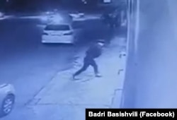 სათვალთვალო კამერის კადრი 2021 წლის მარტის თავდასხმიდან