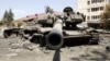 Подбитый грузинский танк на улице Цхинвали