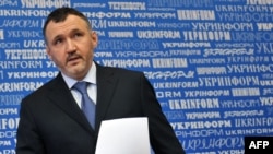 Ренату Кузьміну 5 жовтня 2022 року було повідомлено про підозру у державній зраді