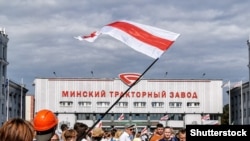 Під час акції протесту в Мінську біля Мінського тракторного заводу, 18 серпня 2020 року