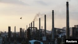 Авдеевский коксохимический завод, входящий в группу «Метинвест», Донецкая область