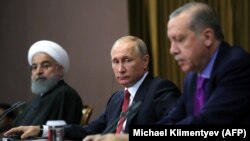 Hassan Rouhani, Vladimir Putin și Recep Tayyip Erdogan la conferința de presă de la Soci, 22 noiembrie 2017