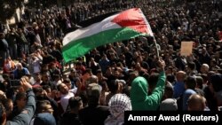 Иерусалимде жума намаздан кийин чогулган демонстранттар. 8-декабрь, 2017-жыл. 