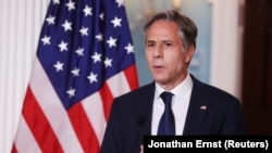 Američki drćavni sekretar Entoni Blinken, u pratnji ministra odbrane Lojda Ostina, najviši je američki zvaničnik koji je posetio region od kako su talibani 15. avgusta munjevito preuzeli vlast u Avganistanu.