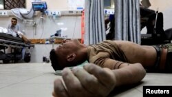 Povređeni Palestinac leži u bolnici Naser u Kan Junisu nakon incidenta na jugu Pojasa Gaze, 16. jula 2025.