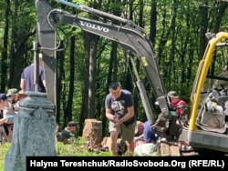 Роботи на цвинтарі в колишньому селі Пужники (на Тернопільщині)