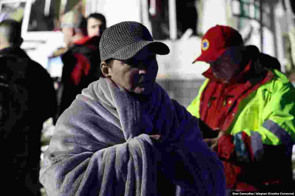 69-річна Віра Гречка &ndash; мешканка пошкодженого 30 жовтня 2024 року будинку в Харкові, яку врятували. Віра каже, що любить Харків та Україну і не збирається виїжджати з міста, незважаючи на російські обстріли