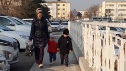 Diňle: Maryda gazanç gözleginde daşary ýurtlara gidýän aýal-gyzlar göz-görtele köpelýär