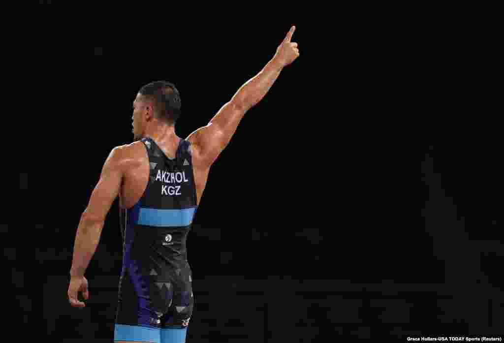 Акжол 18 жашында Азия чемпиону болгон.