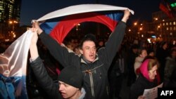 Проросійський мітинг у Донецьку. Березень 2014 року