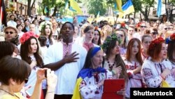Марш вишиванок в Одесі. Травень 2015 року (©Shutterstock)