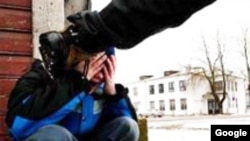 Кыргызстандын мектептериндеги рекетчилик, балдар мушташы тууралуу коомчулукта көптөн бери маселе козголуп жатканы менен оң жыйынтык чыкпай келет.