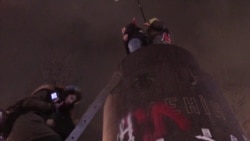 Во Киев урнат споменикот на Ленин