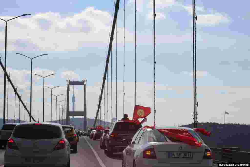 По официальным данным, в Турции проживает свыше 25 тыс. кыргызстанцев.&nbsp; &nbsp;