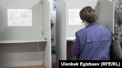 Избирательный участок в Бишкеке на президентских выборах в 2017 году. 