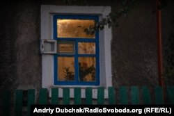 Вікно однієї з хат у Кримському, вересень 2021 року