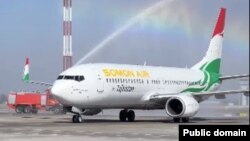 "Сомон эйр" компаниясынын учагы. "Манас" аэропорту, Бишкек. 14-март, 2025-жыл.