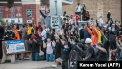 Жорж Флойддун өлтүрүлүшүнө каршы нааразылык жыйыны. Миннеаполис шаары, АКШ. 2020-жылдын 31-майы.