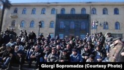 Идет шестой день забастовки, а у руководства ответ один: денег нет. В помощи им отказал и профсоюз металлургов и работников горной промышленности