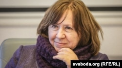 Письменницю внесли в базу «Миротворець», за даними «Зеленого театру», близько 16:00 8 серпня, в день її виступу