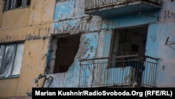 Разбитая 9-ти этажка на окраине Авдеевки, март 2016 года