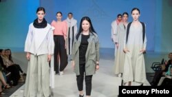 Аида Робертова в центре. Автор фото - Дмитрий Бабушкин. Фотографии представлены Аидой.