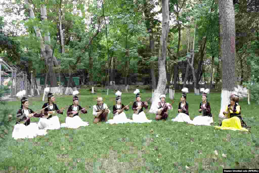 Токтогул эс алуу багындагы салтанаттуу иш-чара.&nbsp;