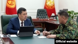 Президент Садыр Жапаров и председатель ГКНБ Камчыбек Ташиев. 