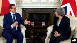 Польський прем’єр Матеуш Моравецький та британська прем’єр-міністр Тереза Мей під час зустрічі, 