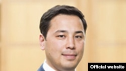 Голова правління компанії «Казтрансойл» Дімаш Досанов одружений на молодшій доньці першого президента Казахстану Нурсултана Назарбаєва