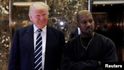 Donald Trump și rapperul Kanye West, două personalități care semnează cărți, însă recunosc că nu sunt fani ai lecturii. 