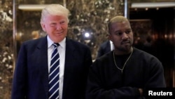 Donald Trump și Kanye West în Trump Tower, Manhattan, New York, 13 dec., 2016.